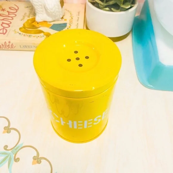 🧀SOLD🧀 Vintage Yellow Cheese Shaker Tin – 60s 70s Retro Kitchen • Metal Canister - Picture 3 of 8